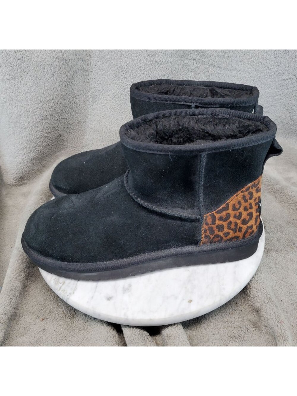 Koolaburra Shoes Womens Size 9 Black Cheetah Print Suede Sheep Fur Boots